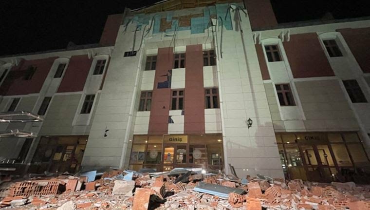 Düzce’de 5.9 büyüklüğünde deprem: